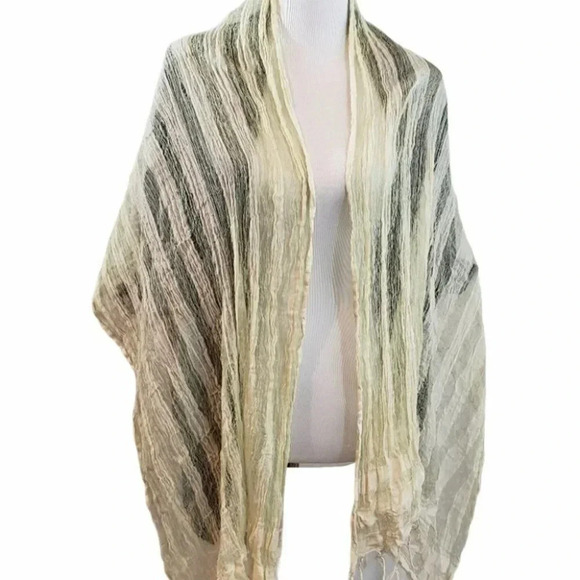 Frangi‎ light green 50% silk scarf - Picture 4 of 4